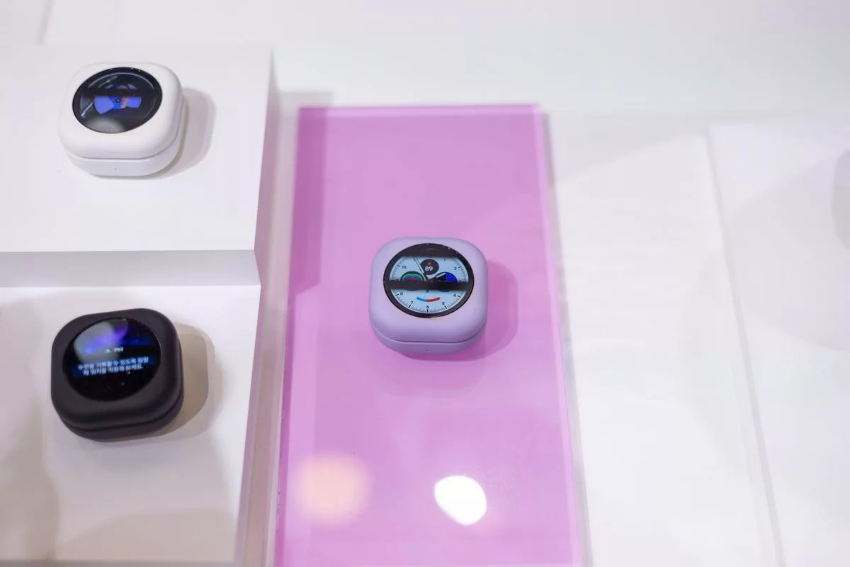 کیس ایرپاد مجهز به نمایشگر - نمایشگاه MWC 2024